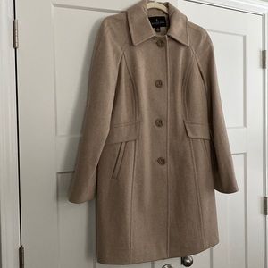 Beautiful beige London Fog wool blend women’s coat